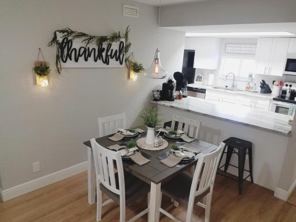 Cozy 3 Bed 2.5 Bath Located Near Busch Gardens Daire Tampa Dış mekan fotoğraf