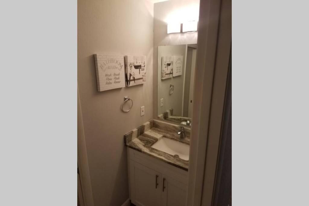 Cozy 3 Bed 2.5 Bath Located Near Busch Gardens Daire Tampa Dış mekan fotoğraf