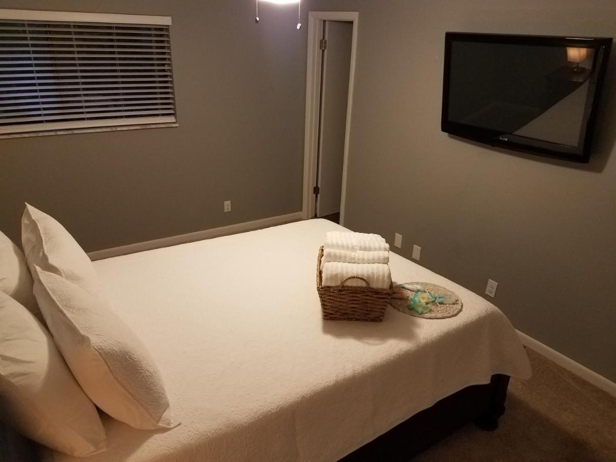 Cozy 3 Bed 2.5 Bath Located Near Busch Gardens Daire Tampa Dış mekan fotoğraf